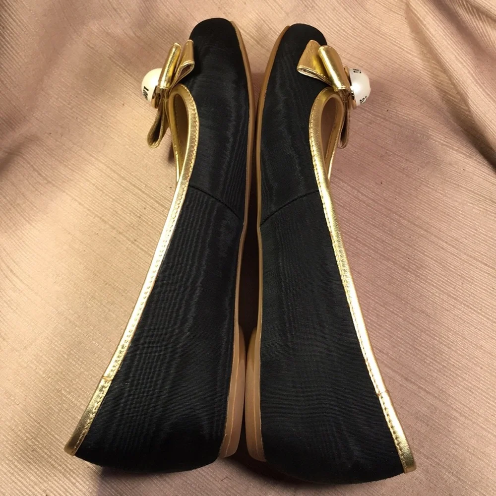 NWT Moschino Maggie B ballet flats